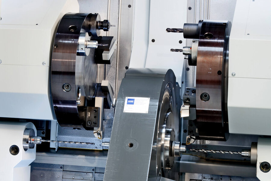 Mittenantrieb: Vier simultane Eingriffe